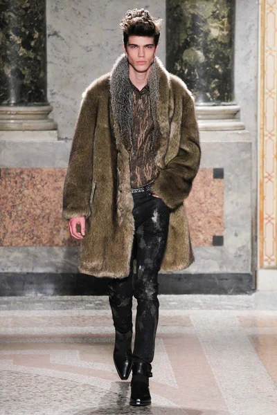 Look 11